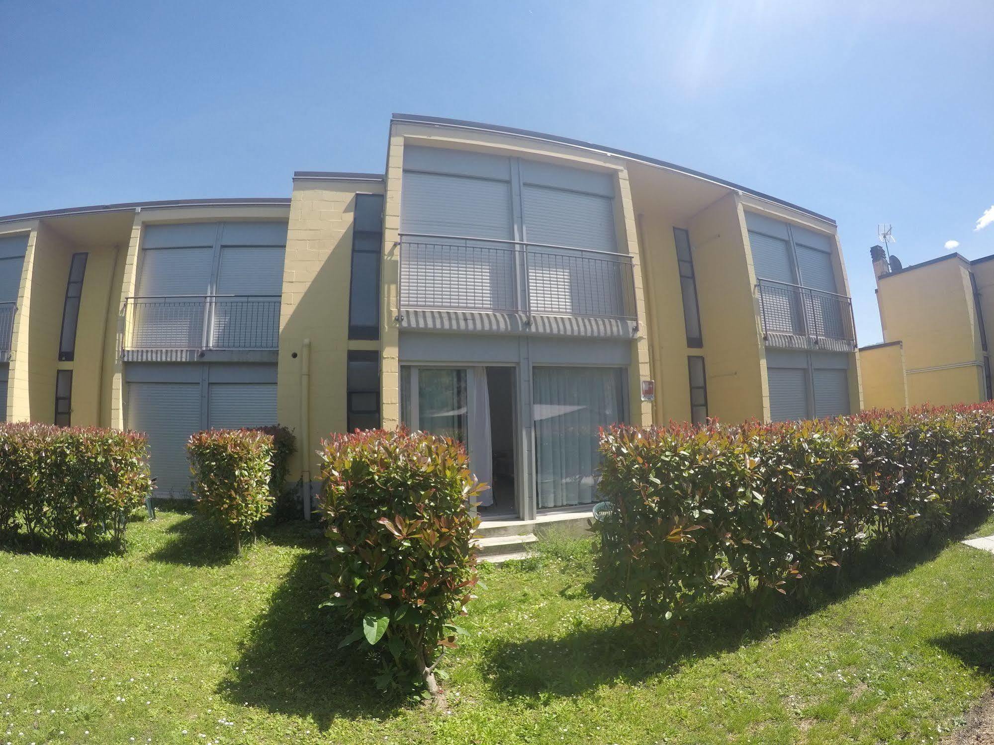 Camping Villaggio Paradiso Домасо Екстериор снимка